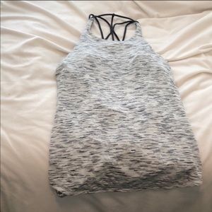 Lululemon 🍋 Raise the barre tank